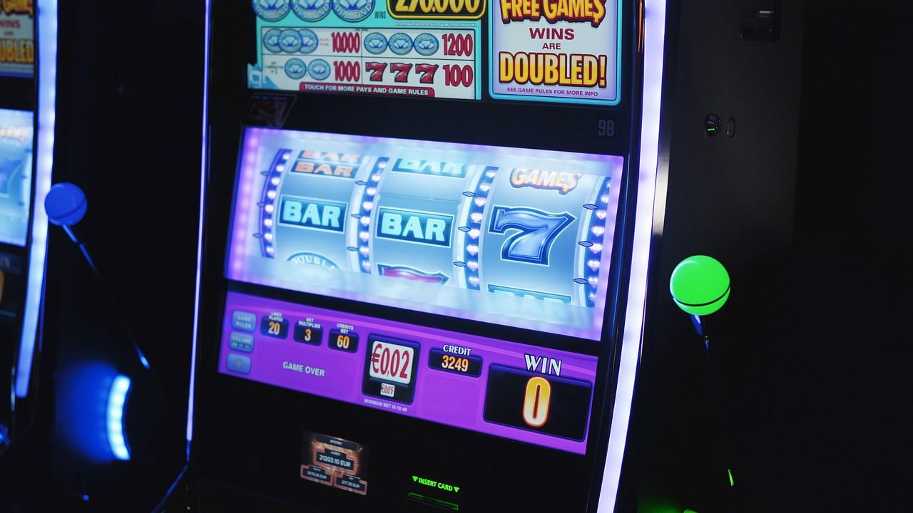 Filipino player accessing pub774 live casino table on a mobile device